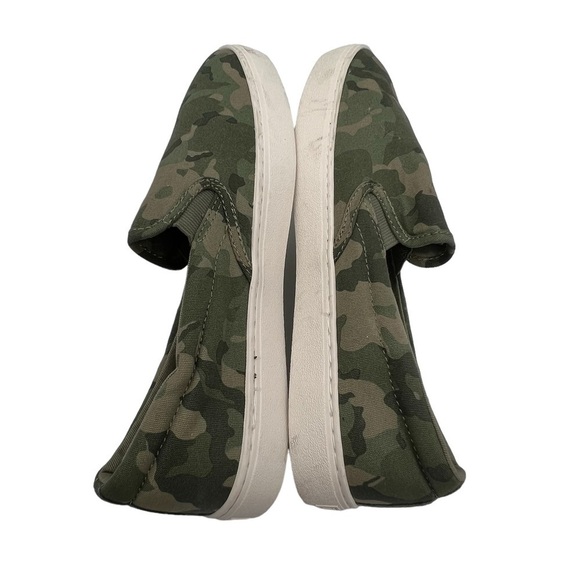 Old Navy Green Camo Slip-On Canvas Sneakers Size 8 Women's - Picture 5 of 8